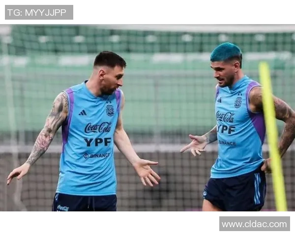 足球明星夺冠时保镖的紧张反应与幕后故事揭秘